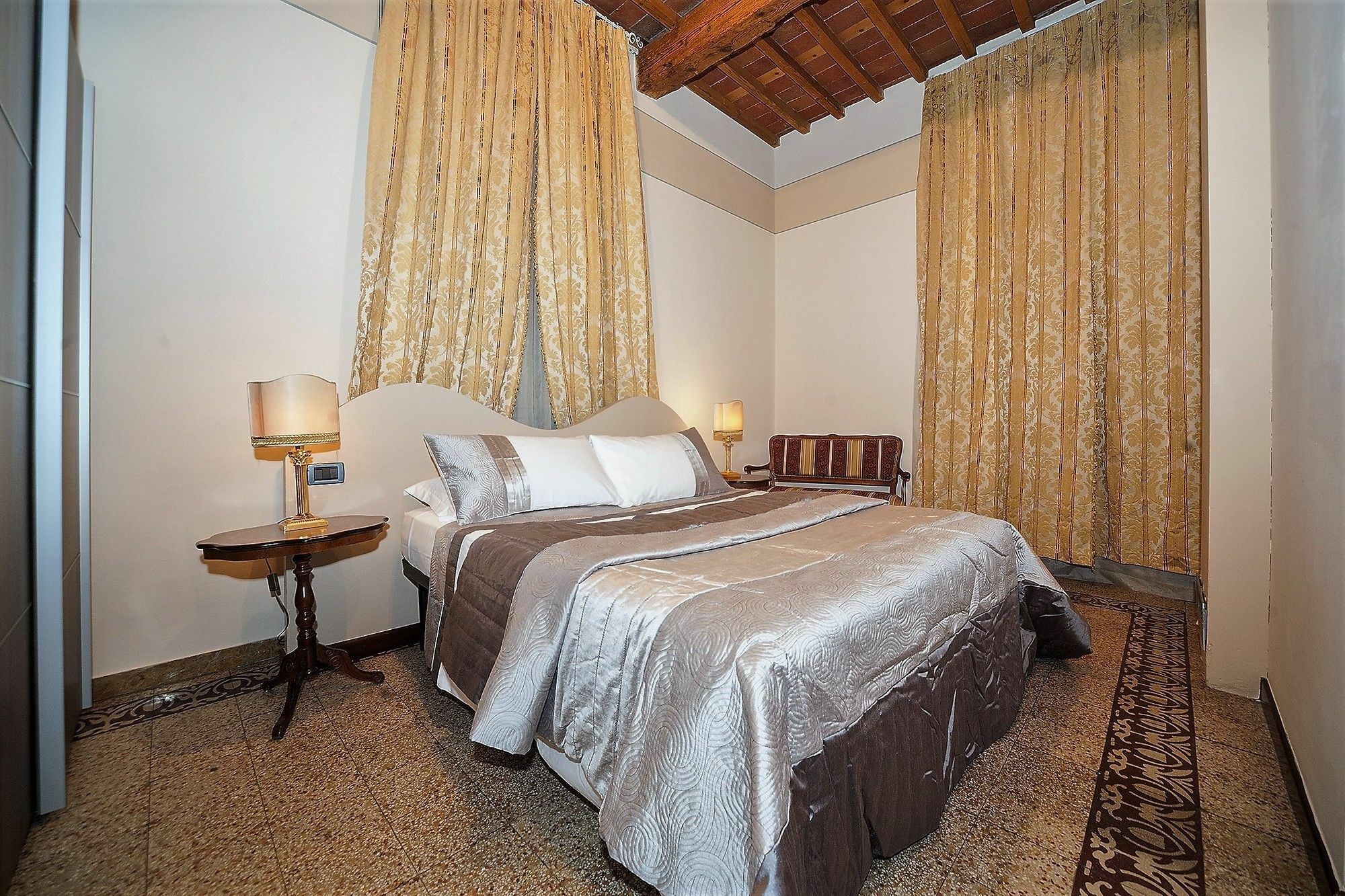 Lucca Relais Bed & Breakfast Exterior photo